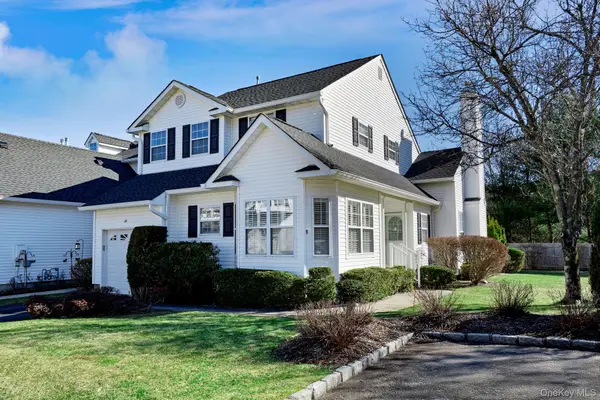 24 Brookville Way, Manorville, NY 11949