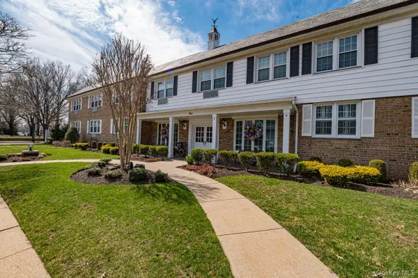 1 Bengeyfield Drive #2B, East Williston, NY 11596