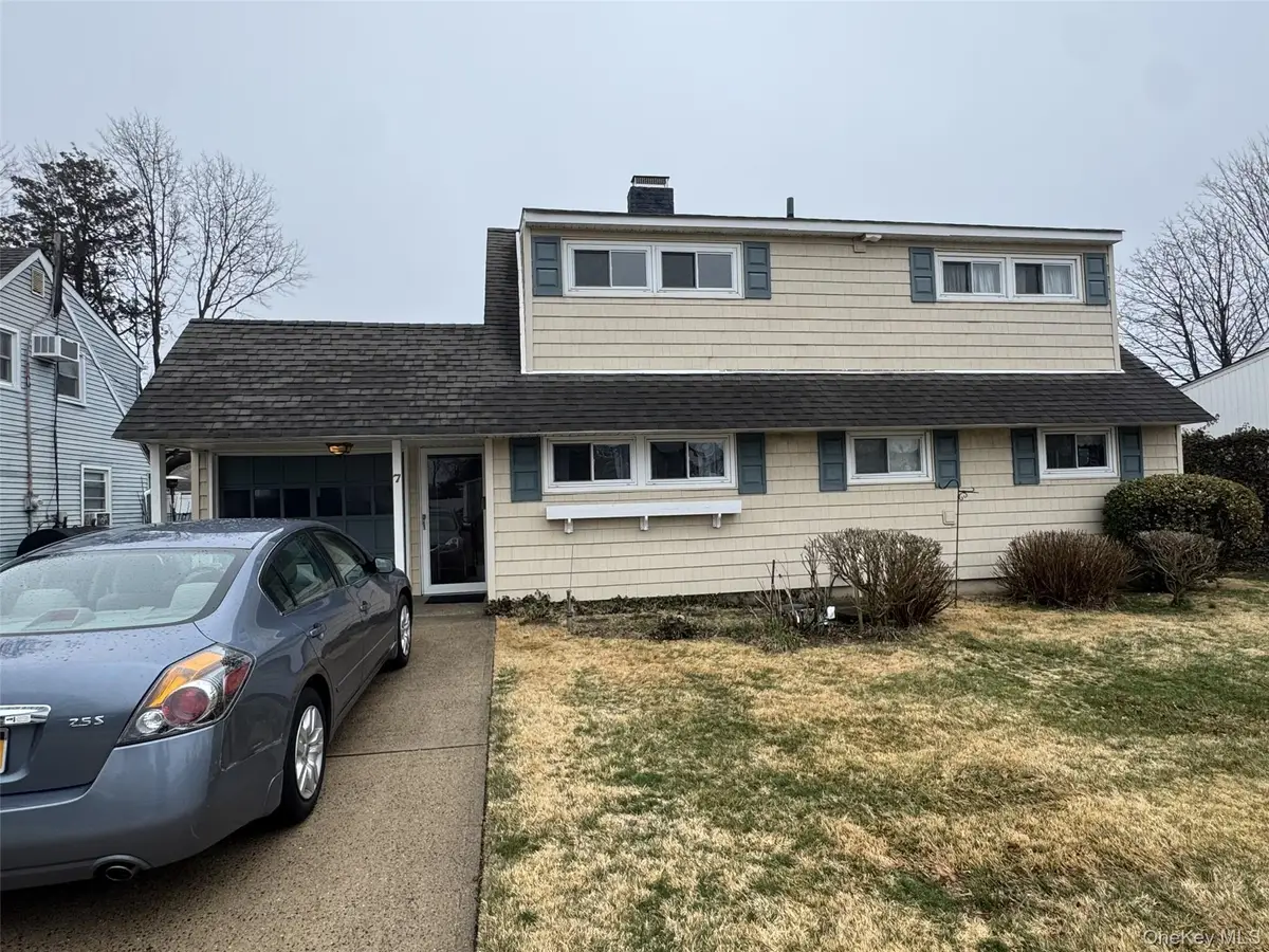 7 Woodpecker Lane, Levittown, NY 11756 - #1