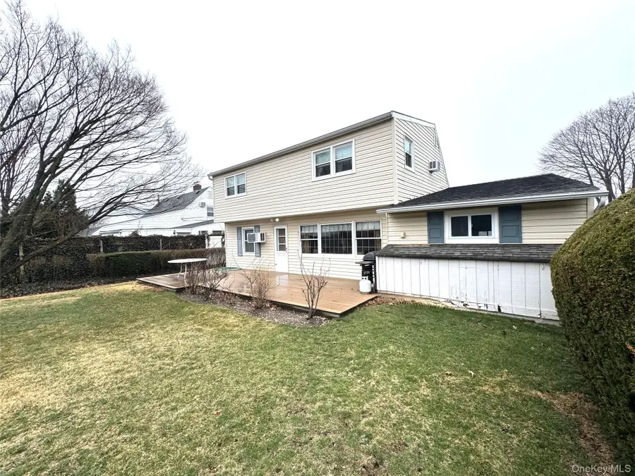 7 Woodpecker Lane, Levittown, NY 11756 - #2