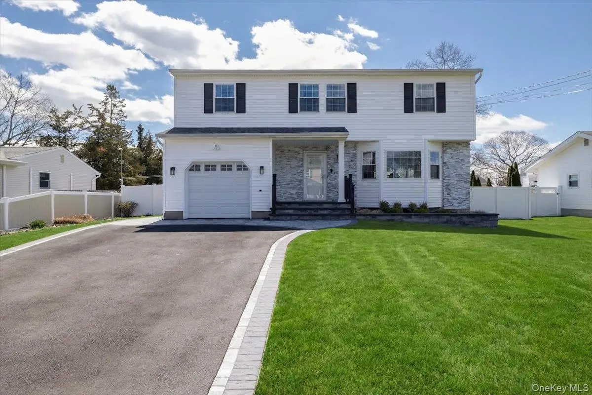 16 Loughlin Drive, Shirley, NY 11967 - #1