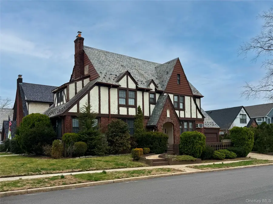 59 Willow Street, Floral Park, NY 11001 - #2