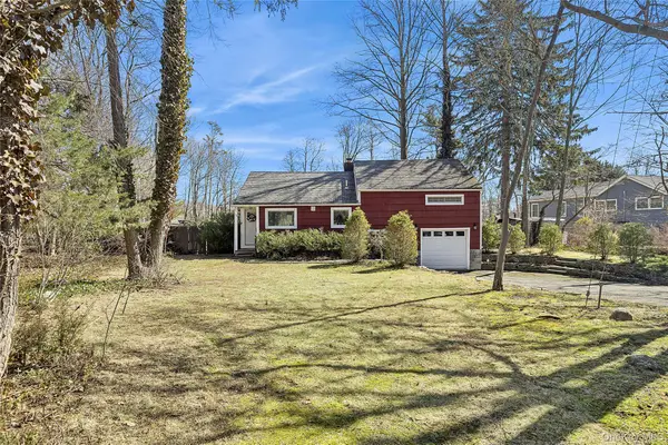 14 Suydam Drive, Melville, NY 11747