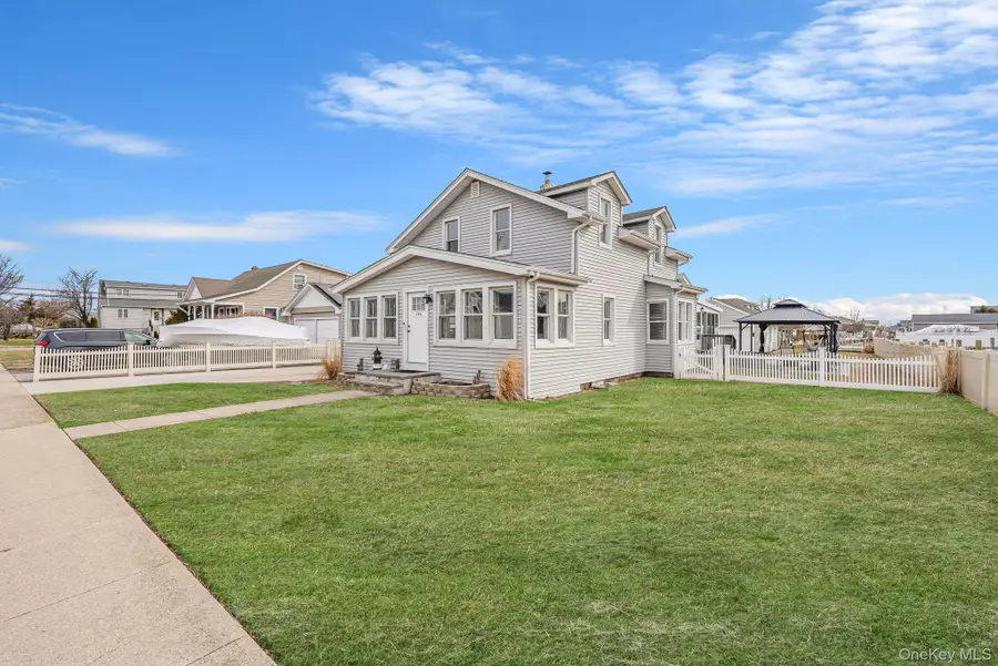 244 S Bayview Avenue, Amityville, NY 11701 - #2
