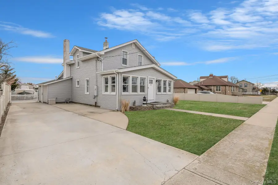 244 S Bayview Avenue, Amityville, NY 11701 - #3