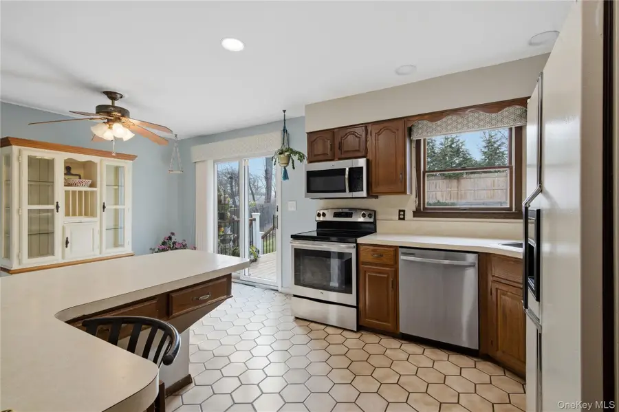 26 Bowden Drive, Huntington Station, NY 11746 - #3
