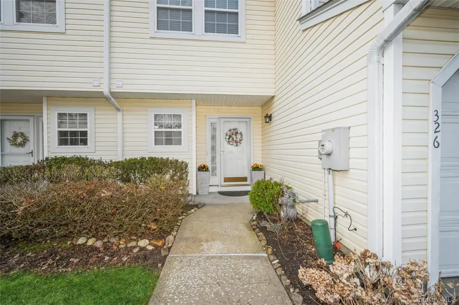 326 Erin Lane, East Setauket, NY 11733 - #3