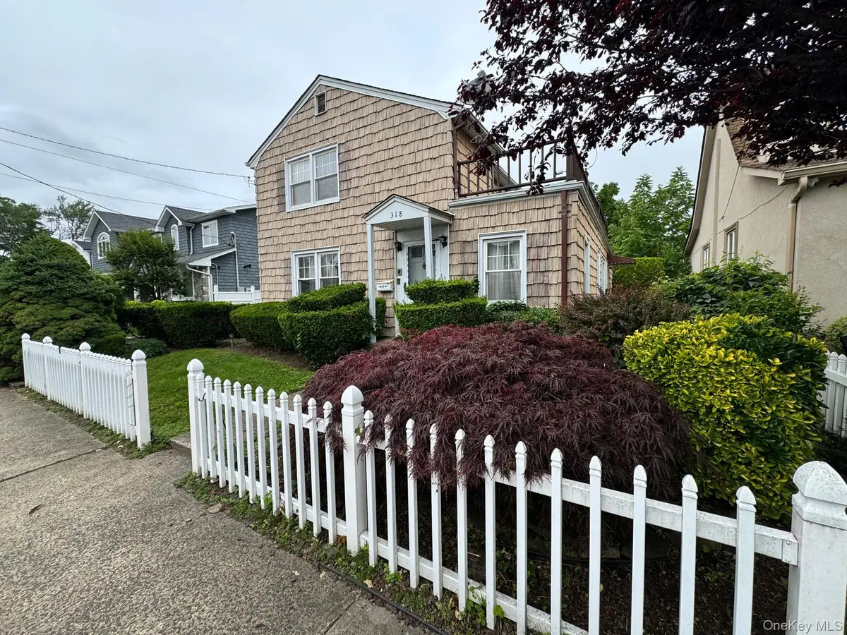 318 Felter Avenue, Hewlett, NY 11557 - #1