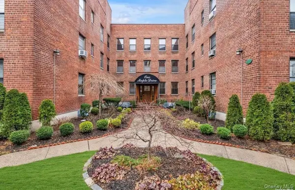 1 Maple Drive #3H, Great Neck, NY 11021