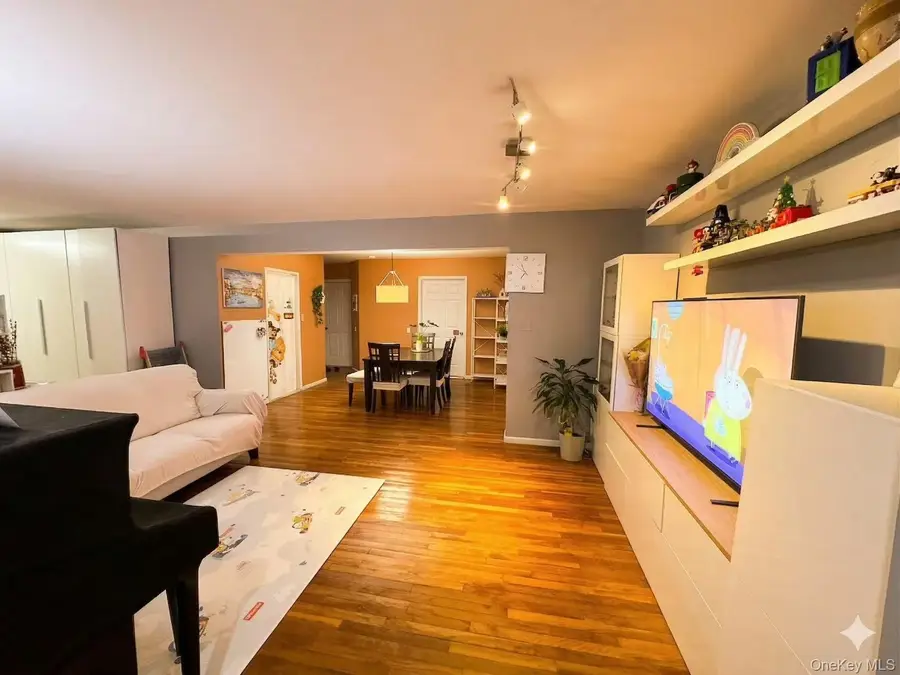 224-24 Union Turnpike #4R, Oakland Gardens, NY 11427 - #3