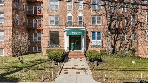 142-35 84 Drive #6B, Briarwood, NY 11435