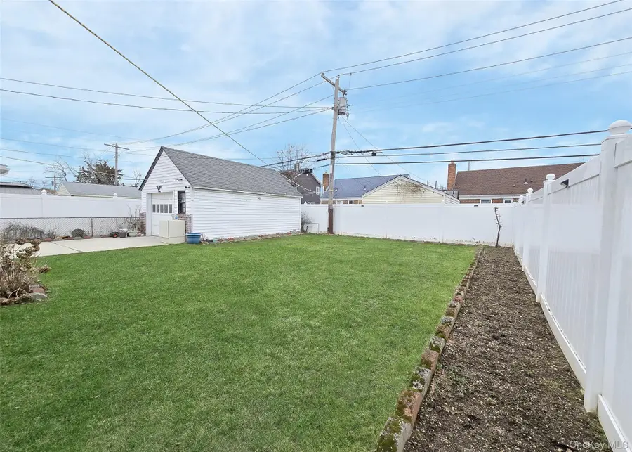 43 Mcalester Avenue, Hicksville, NY 11801 - #3