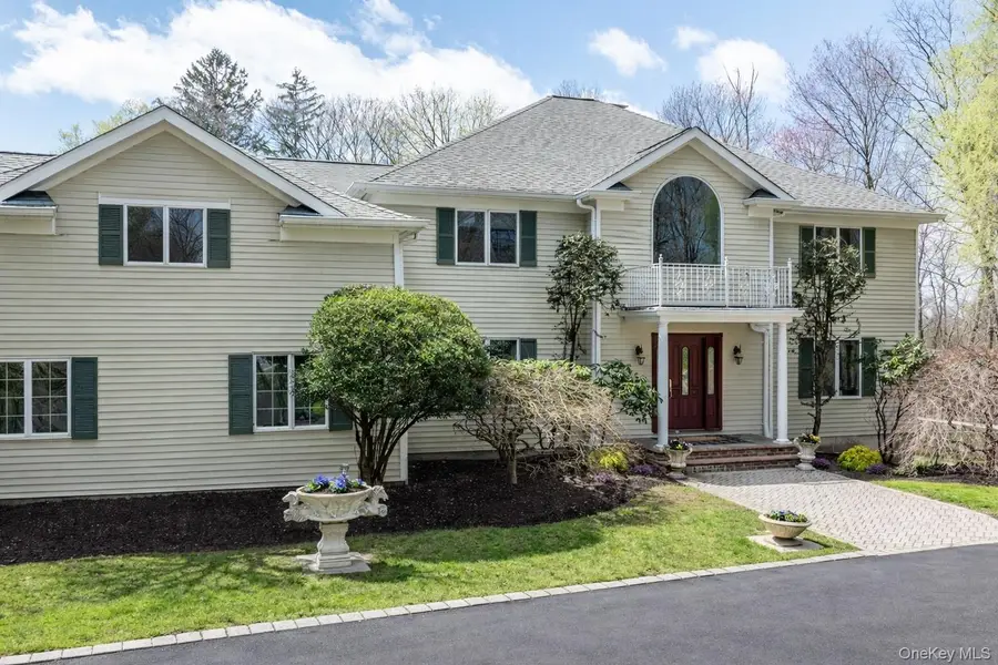 122 Mclain Street, Bedford Corners, NY 10549 - #2