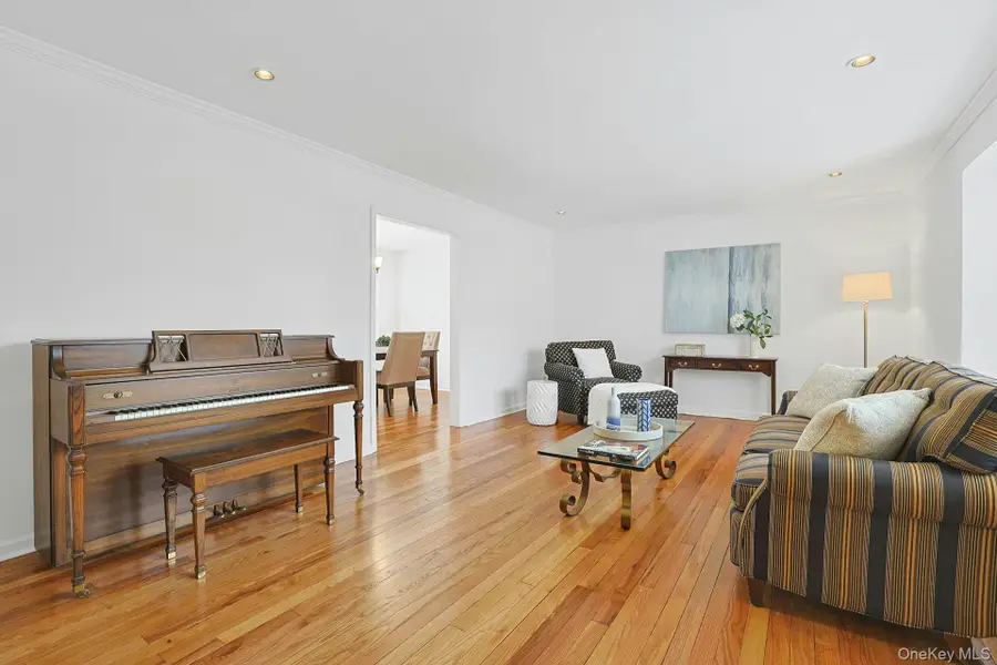 9 Robins Crescent #9, New Rochelle, NY 10801 - #2