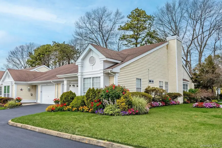 16 Huntington Court, Ridge, NY 11961 - #2