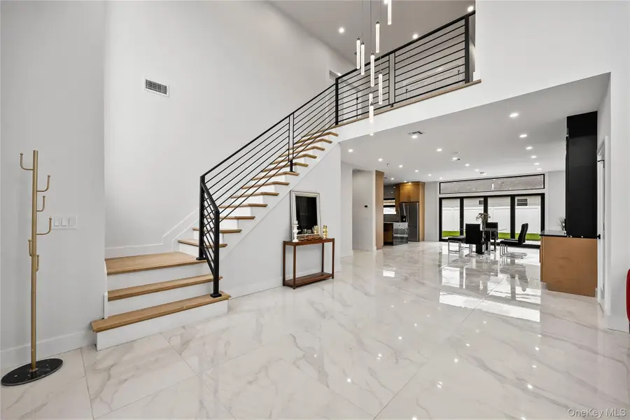 48 Martin Lane, Westbury, NY 11590 - #3