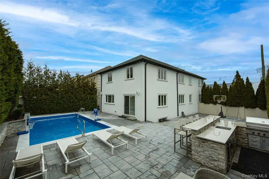 15496 Riverside Drive, Whitestone, NY 11357 - #2