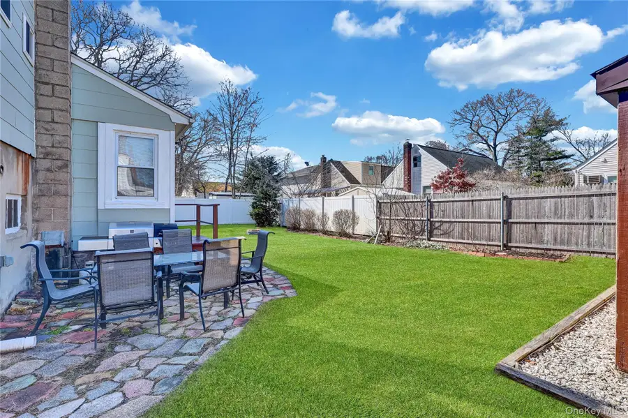 357 Deauville Boulevard, Copiague, NY 11726 - #3