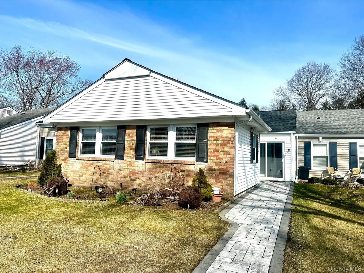 42 Freemont Lane, Coram, NY 11727 - #1