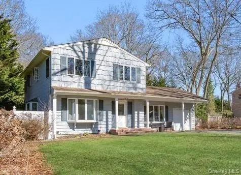 7 Washington Avenue, Miller Place, NY 11764