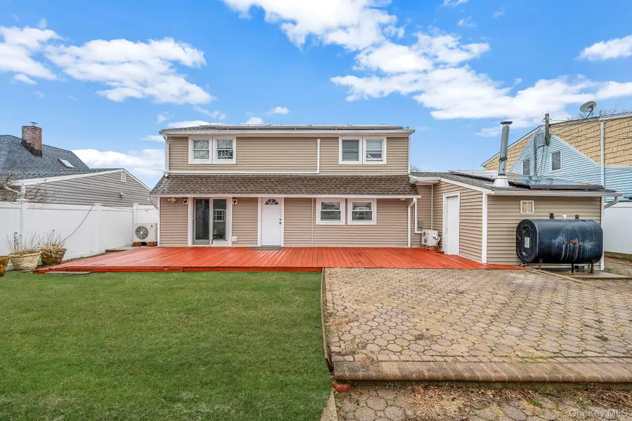 8 Bent Lane, Levittown, NY 11756 - #3