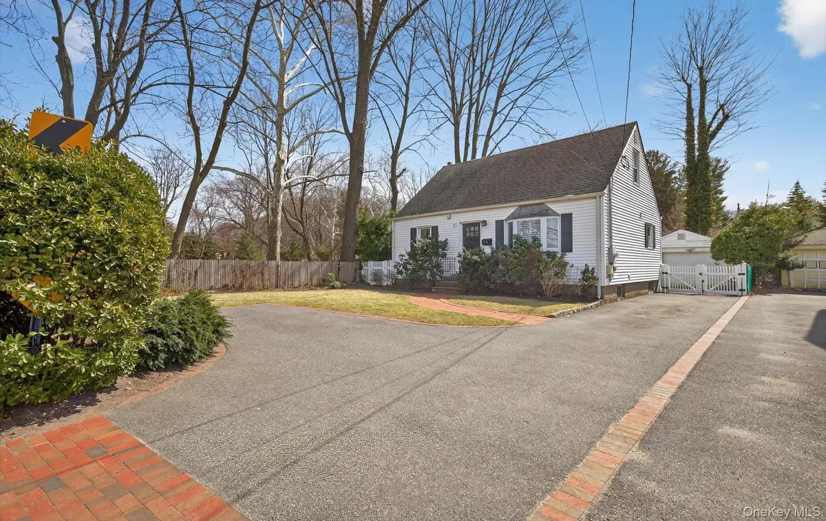 28 Harbor Road, Port Washington, NY 11050 - #1