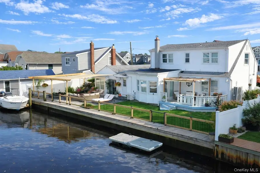 677 S 9th Street, Lindenhurst, NY 11757 - #2