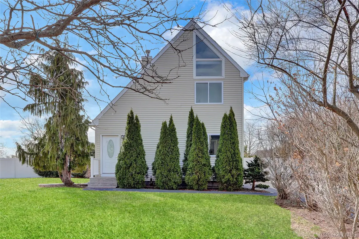 7 Roan Lane, Riverhead, NY 11901 - #1