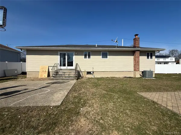 Address Withheld By Seller, Deer Park, NY 11729