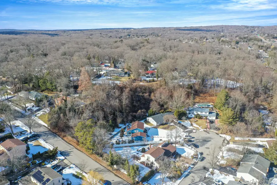 3 New Jersey Court, Dix Hills, NY 11746 - #3