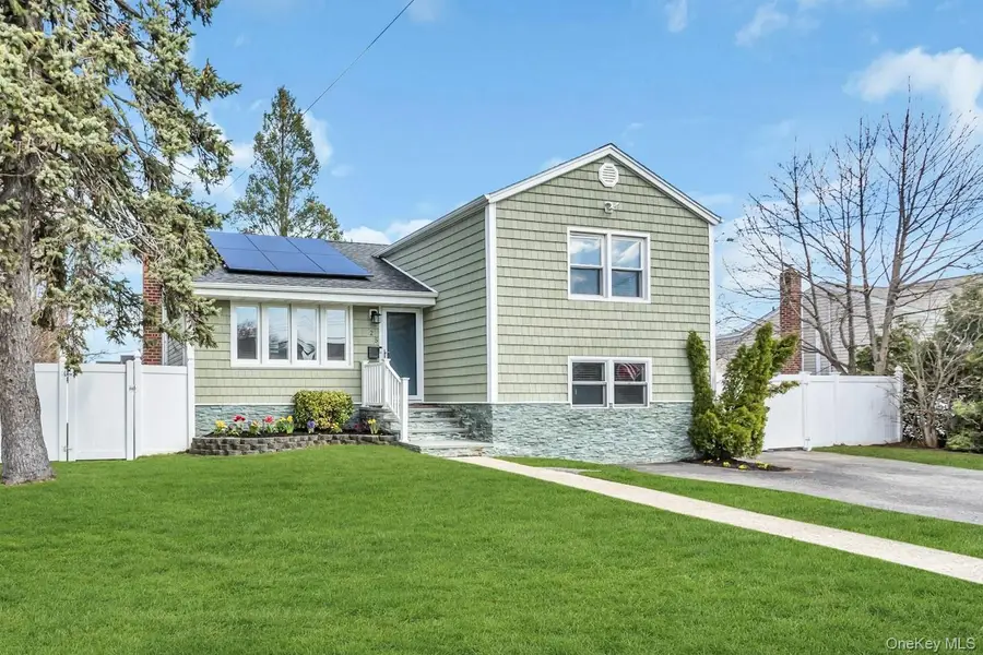 25 Young Street, West Babylon, NY 11704 - #2