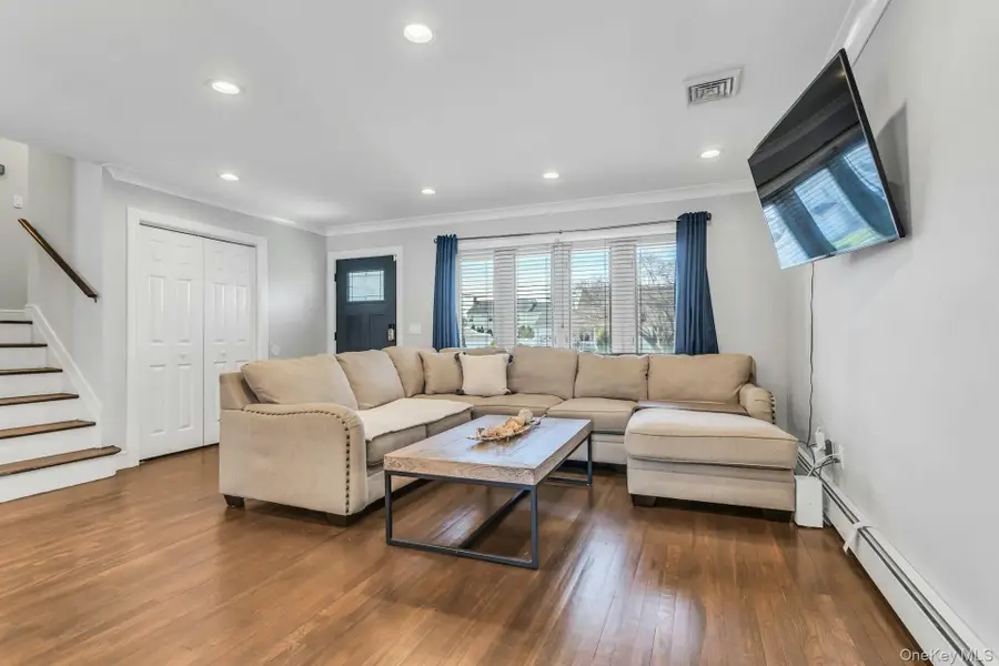 25 Young Street, West Babylon, NY 11704 - #3