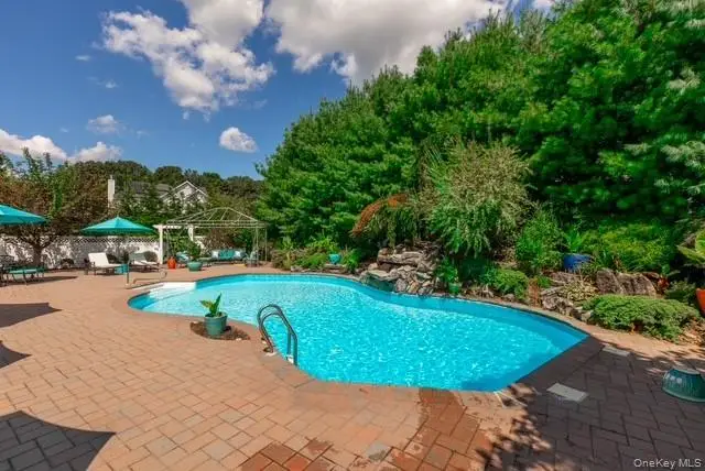 1 Laurel Lane, Holtsville, NY 11742 - #3