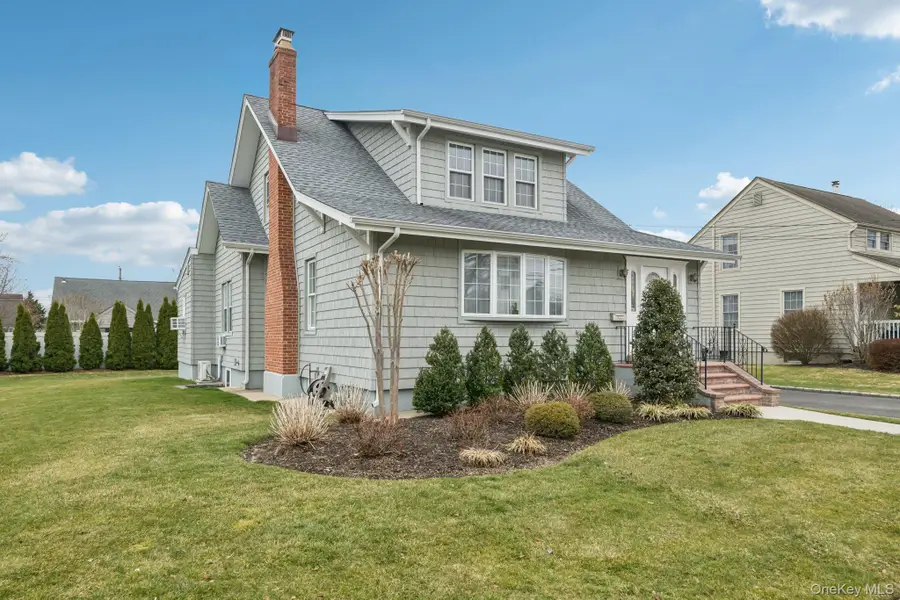 449 S 1st Street, Lindenhurst, NY 11757 - #3