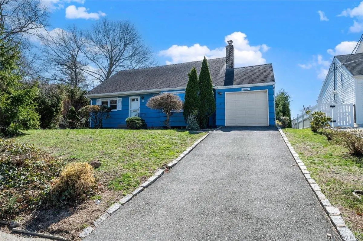 11 Glenwood Road, Glen Head, NY 11545 - #1