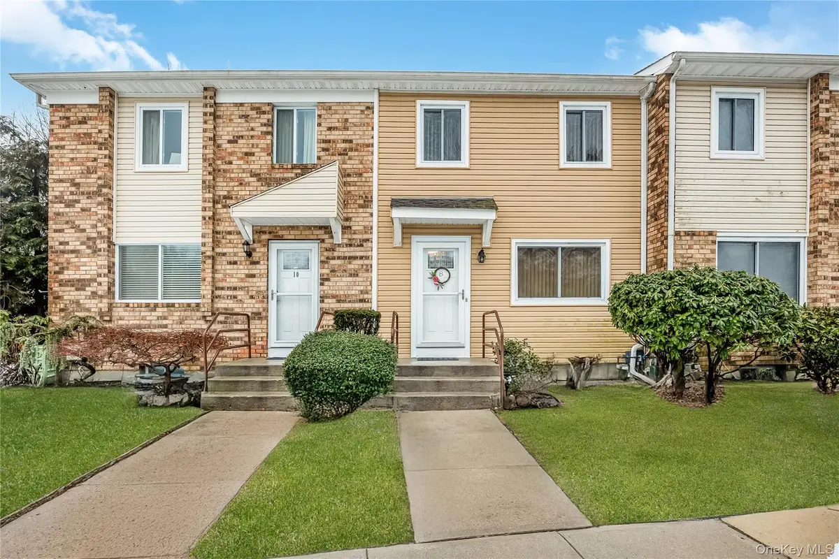 8 Town House Drive, Massapequa Park, NY 11762 - #1