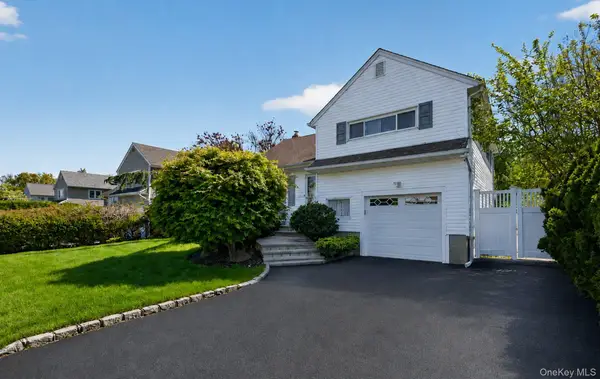9 Marilyn Boulevard, Plainview, NY 11803