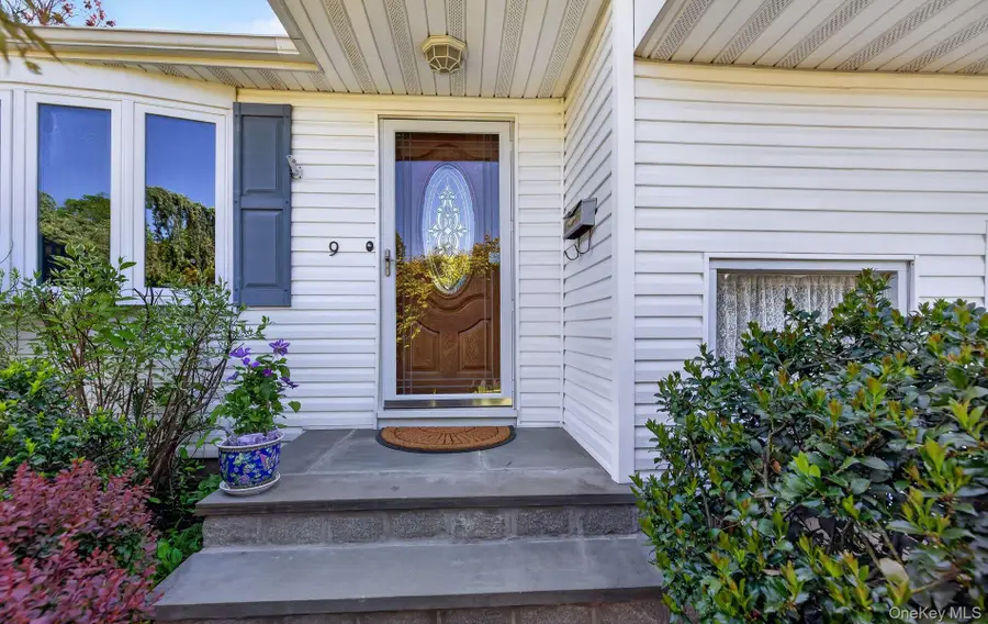 9 Marilyn Boulevard, Plainview, NY 11803 - #2