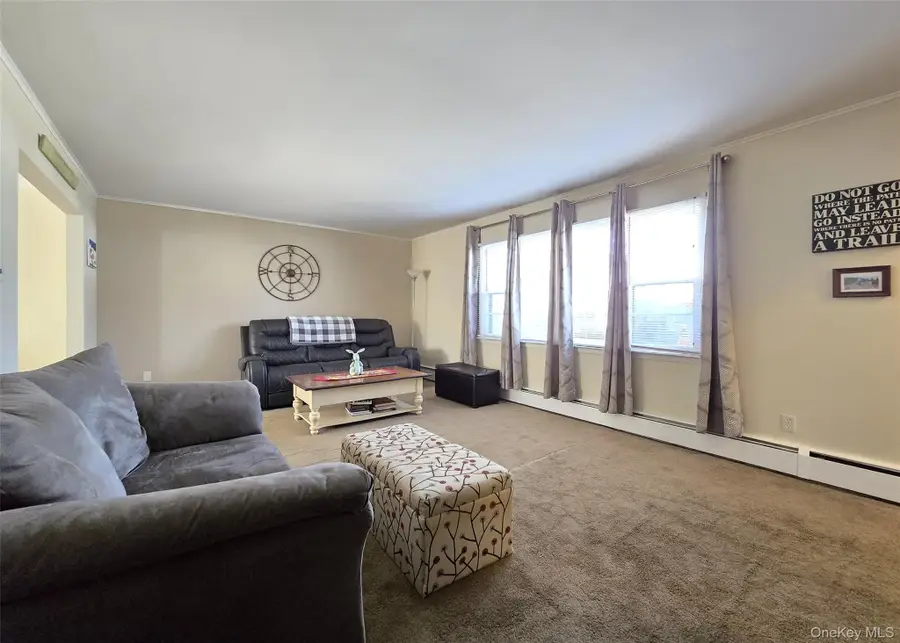 138 E Madison Street, East Islip, NY 11730 - #2