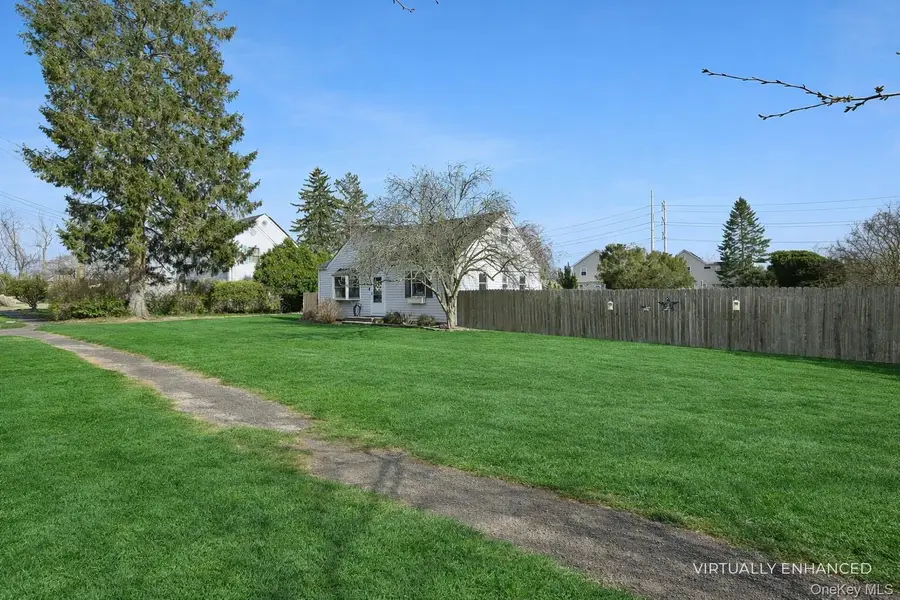 42 Smith Street, Greenlawn, NY 11740 - #3
