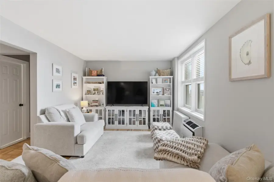 560 W, Broadway #1R, Long Beach, NY 11561 - #2