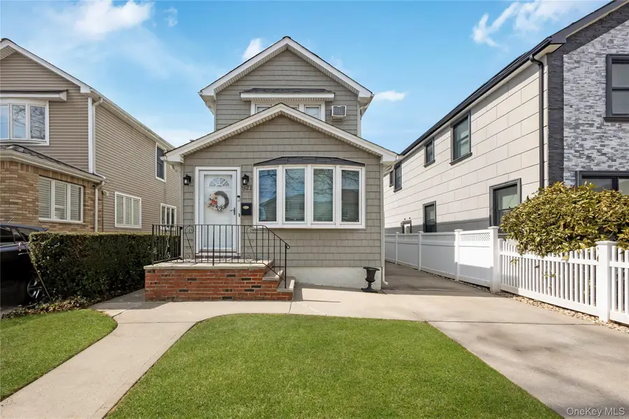 921 N 5th Street, New Hyde Park, NY 11040 - #2