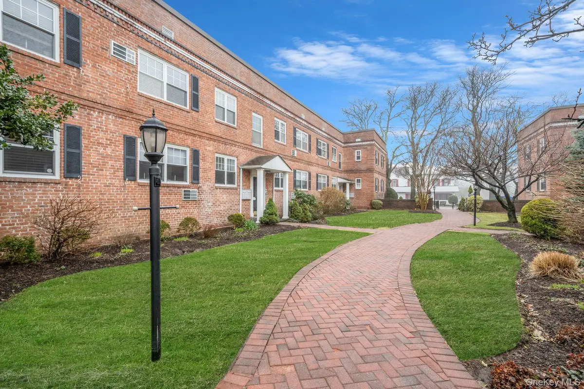 51 Lincoln Avenue #D22, Rockville Centre, NY 11570 - #1