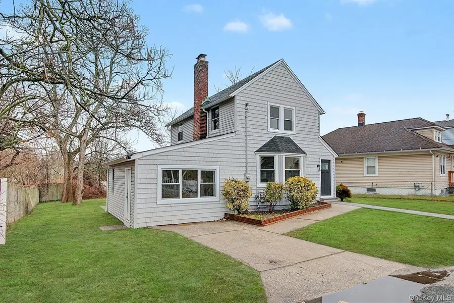 19 West Side Avenue, Bay Shore, NY 11706 - #3