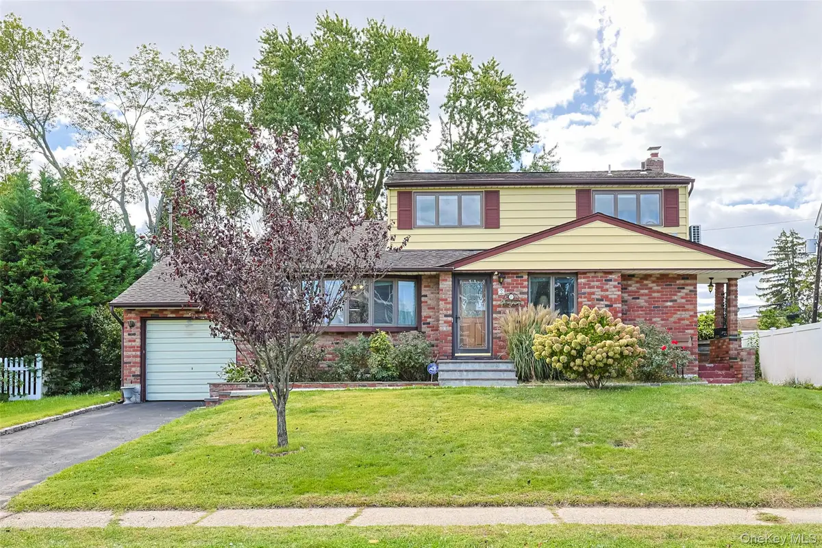 15 Alexander Drive, Syosset, NY 11791 - #1