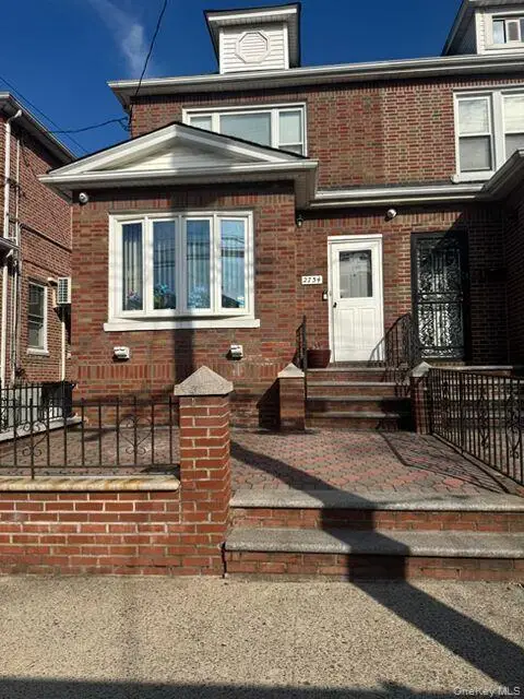 2734 Pearsall Avenue, Bronx, NY 10469