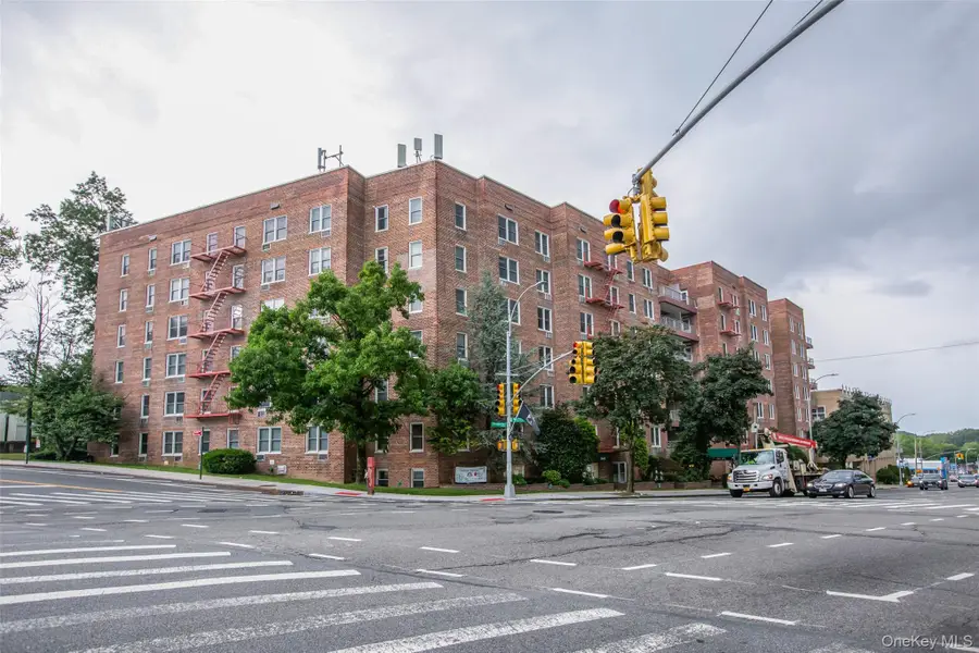 241-20 Northern Boulevard #5E, Douglaston, NY 11362 - #3