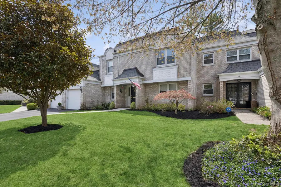 25 Fairway Circle S, Manhasset, NY 11030 - #2