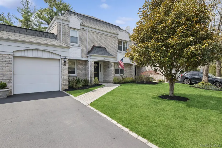 25 Fairway Circle S, Manhasset, NY 11030 - #3