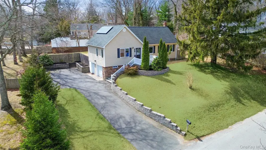 52 Hewlett Drive, Sound Beach, NY 11789 - #2